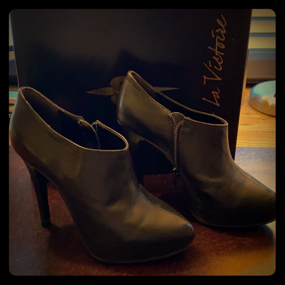 Pour La Victoire Leather Booties